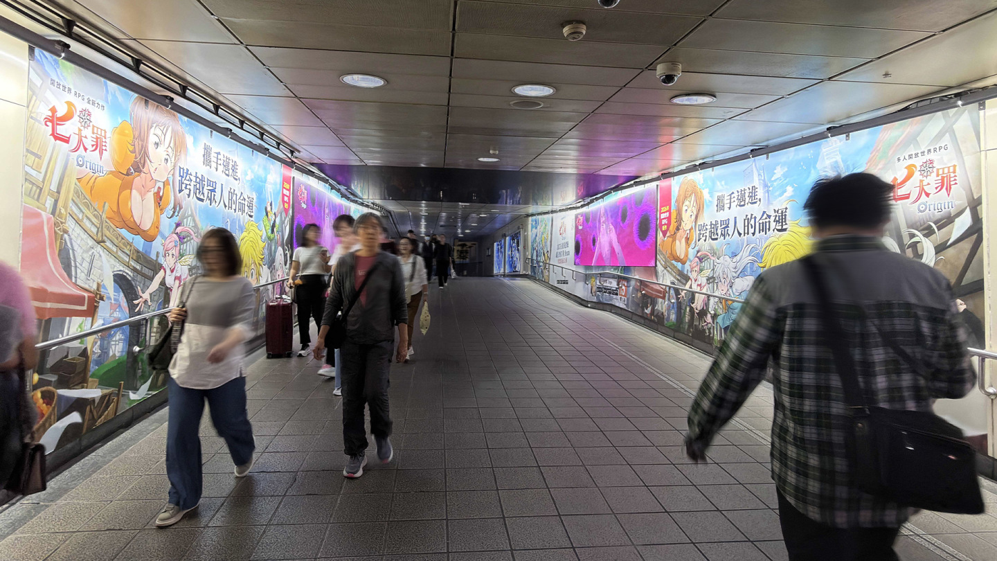 西門町六號出口長廊