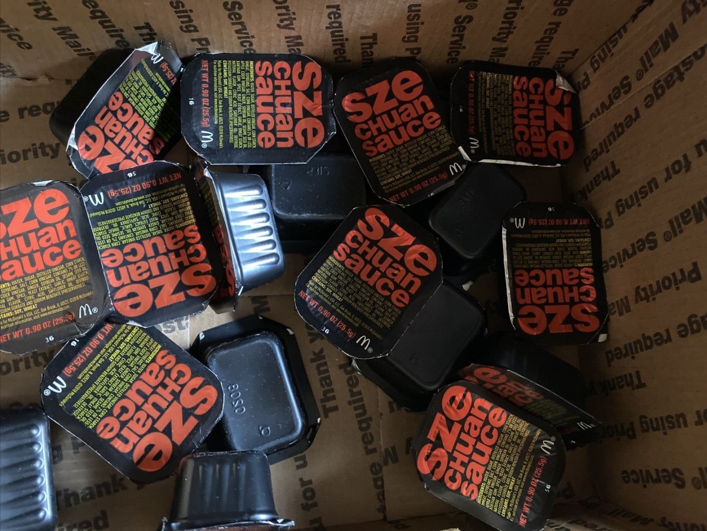 酷似《Among Us》角色的麥克雞塊在 Ebay 拍賣突破 4 萬美元競標價