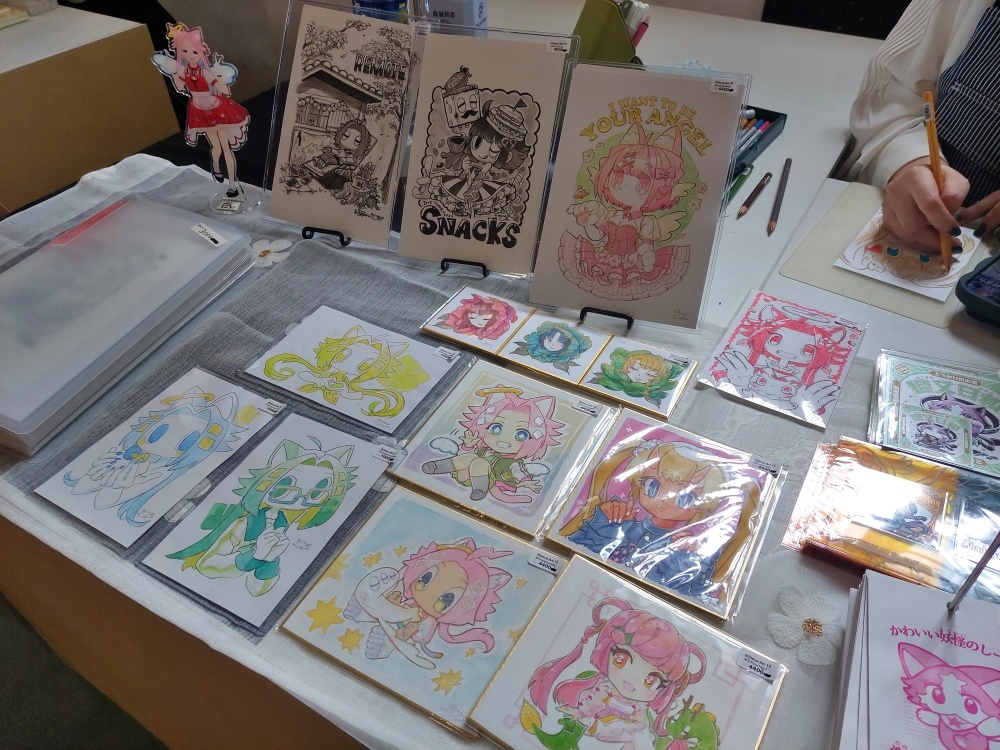 接觸插畫約五年！粉粉可愛的風格為特色