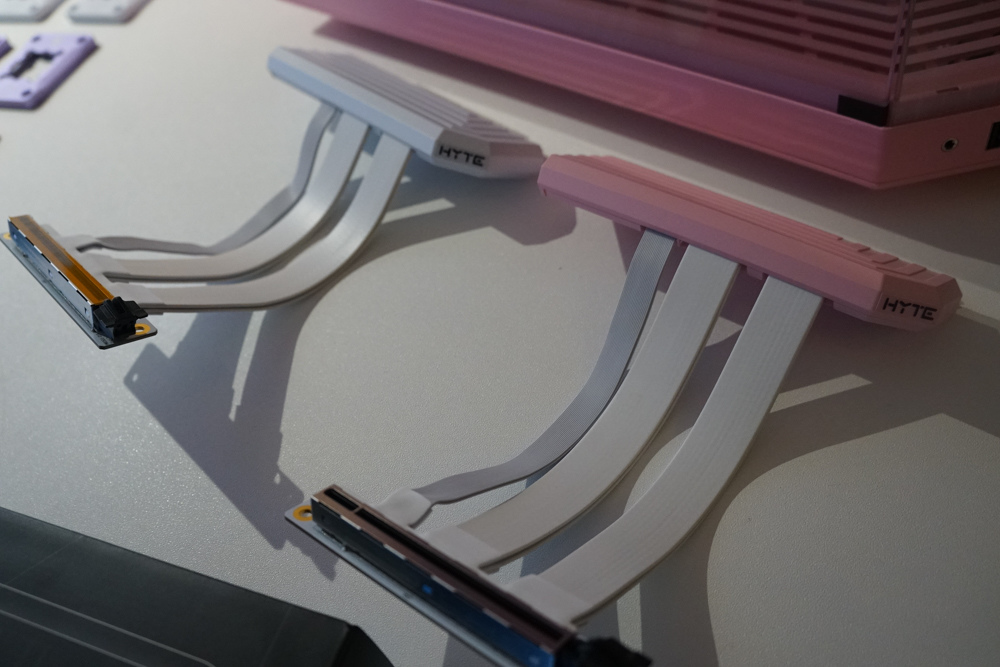 HYTE 展示全新 X50 電腦機殼系列與多色配件,主打圓角外觀以及散熱效能及耐用性