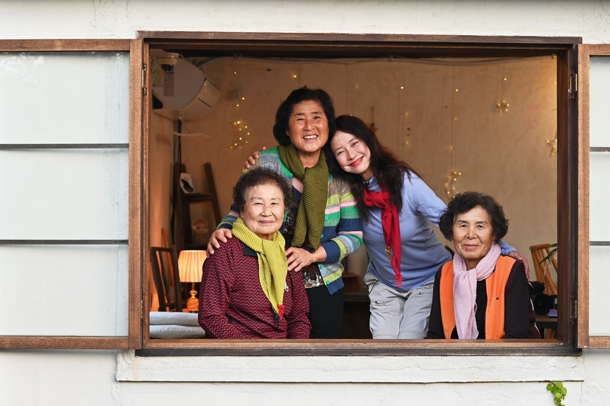 《潛進韓國:宋智孝的海女冒險》宋智孝接受人生最大挑戰與傳奇海女自由潛水,即將睽違7年訪台出席特映活動