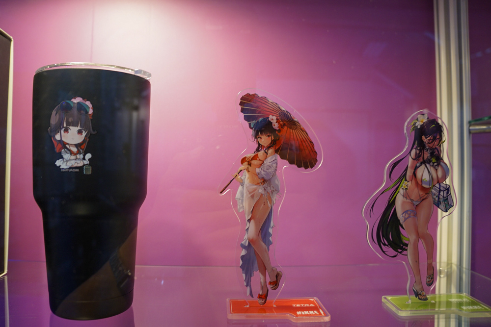 《勝利女神：妮姬》兩週年特展於華山開幕，提供闖關小遊戲與角色週邊商品販售