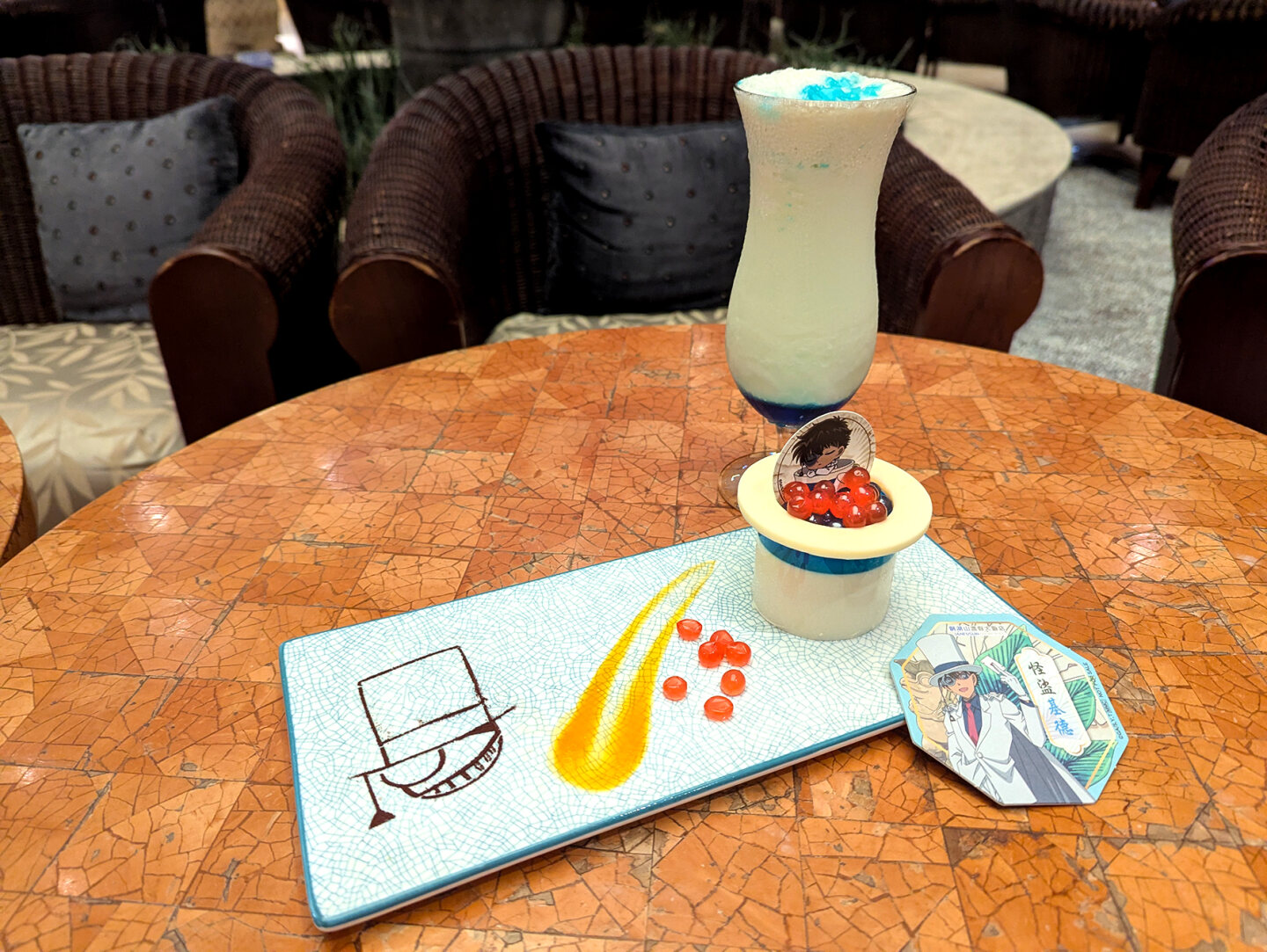基德:薄荷乳酸冰沙+精緻慕斯-雪白慕斯藏著難測神祕,在舌尖上展開一場月光下的華麗冒險。